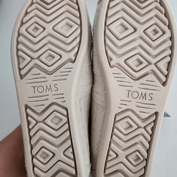 Toms - Picture 5 of 6